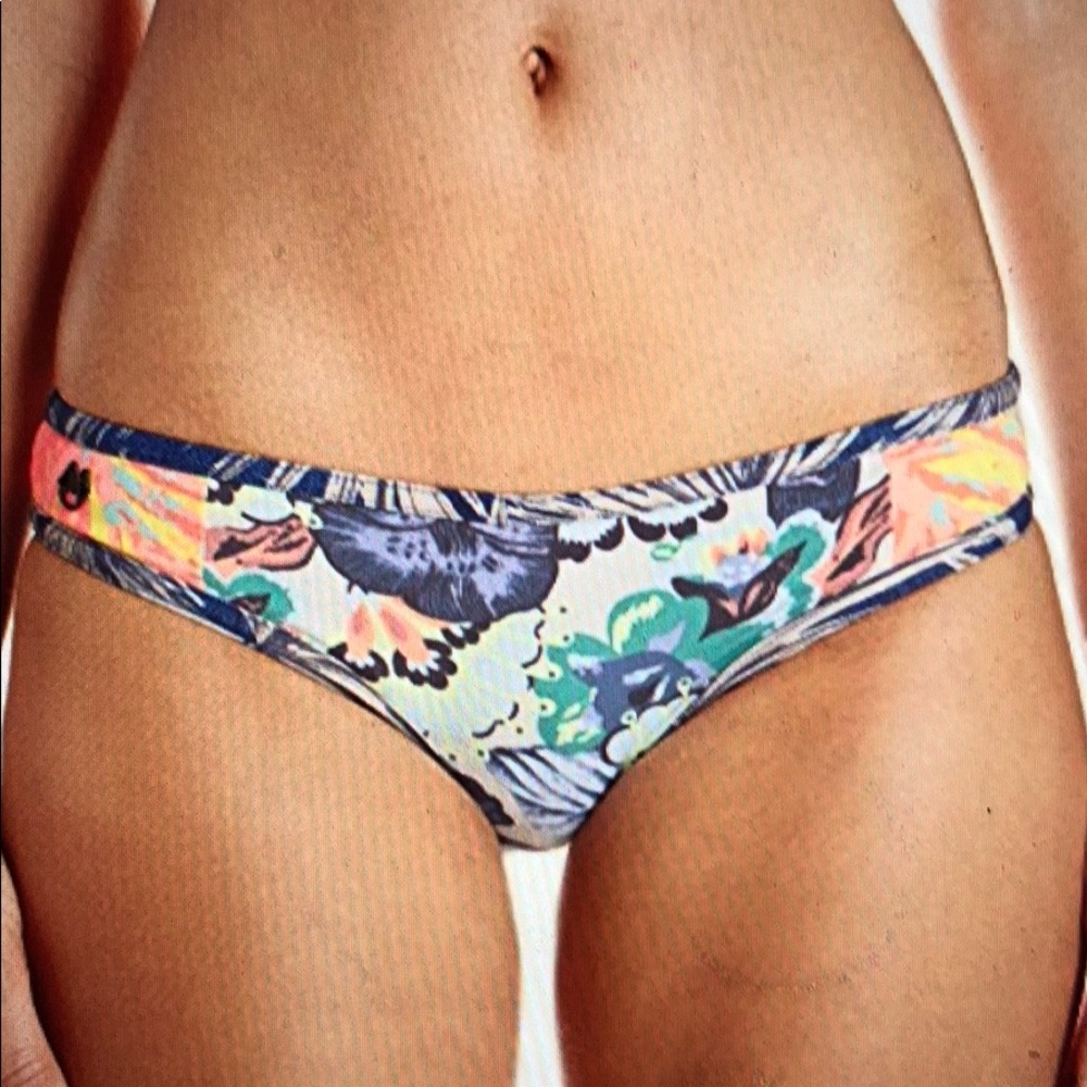 🌺maaji womens cruise along sig cut bikini bottom